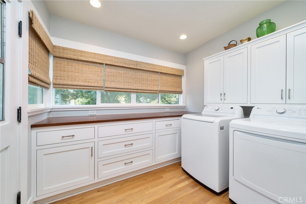 330 W 6th Street