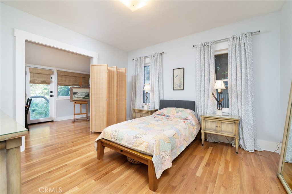 330 W 6th Street