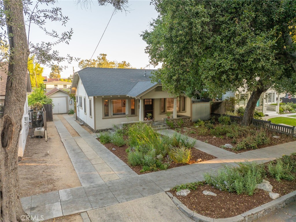 330 W 6th Street