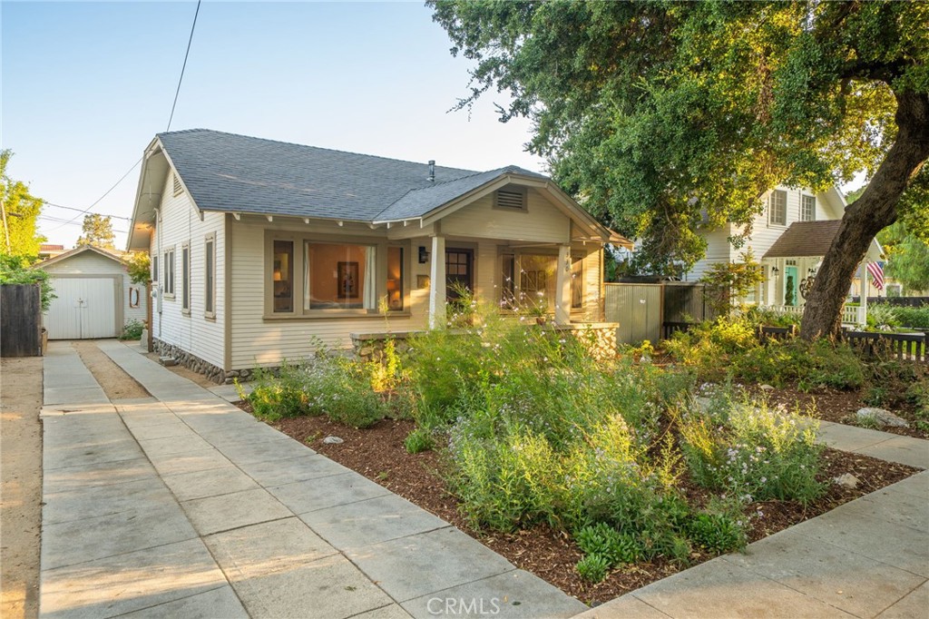 330 W 6th Street