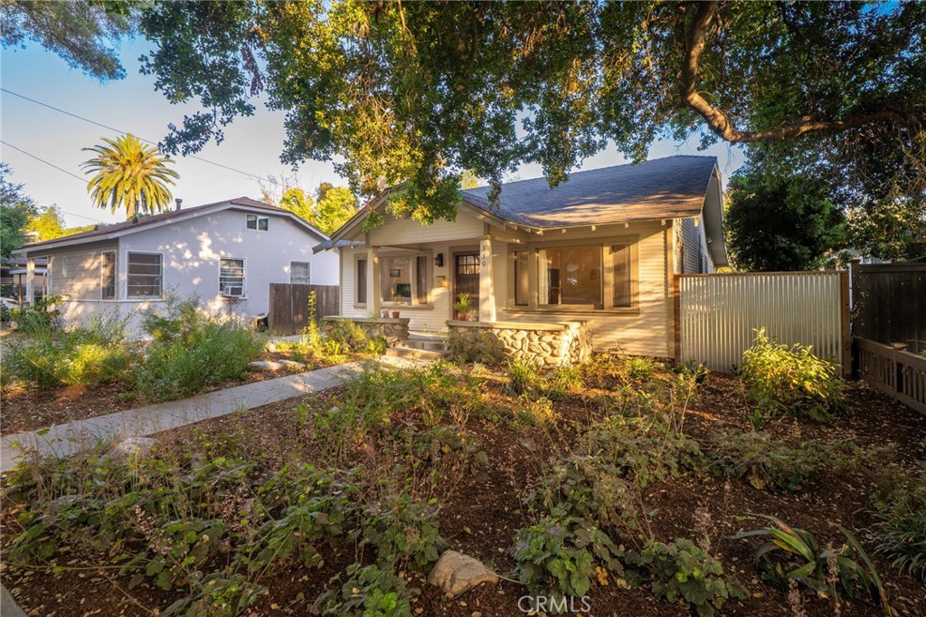 330 W 6th Street