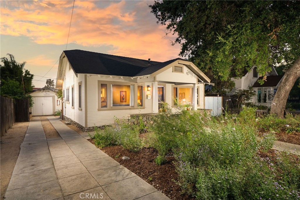 330 W 6th Street