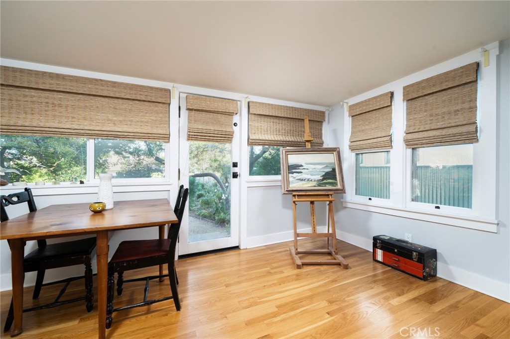 330 W 6th Street