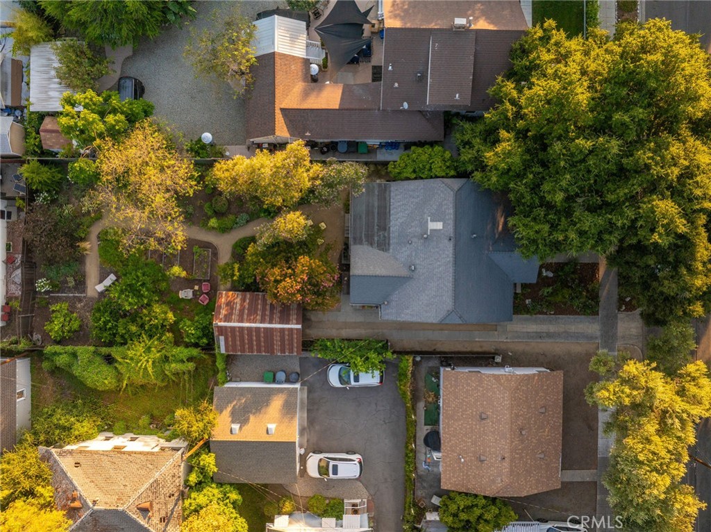 330 W 6th Street