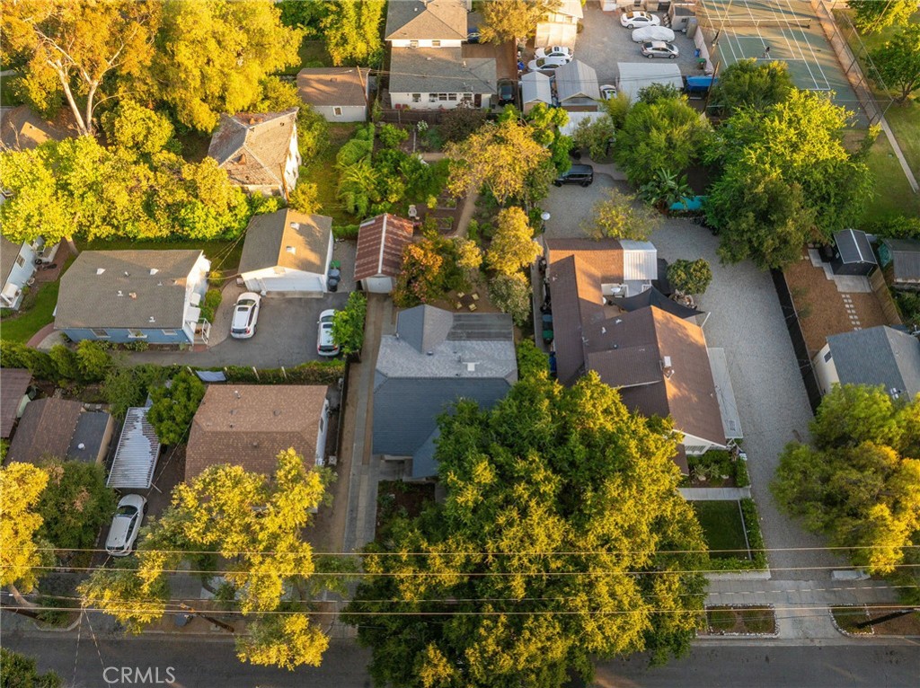 330 W 6th Street