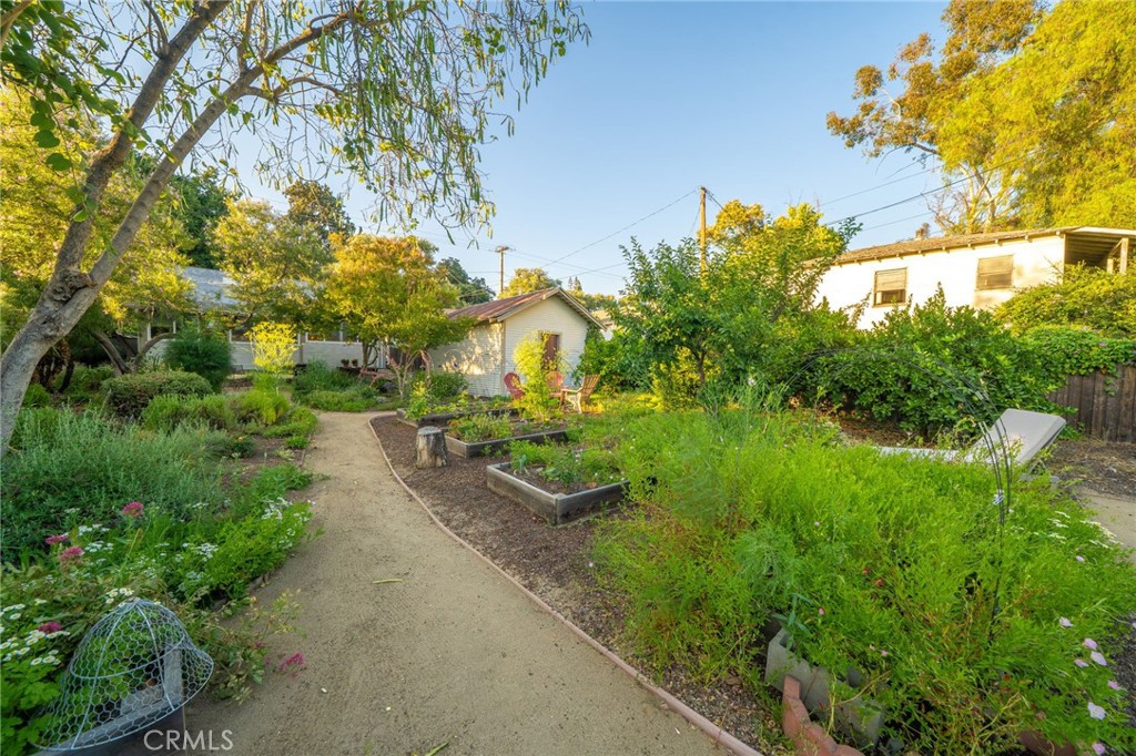 330 W 6th Street
