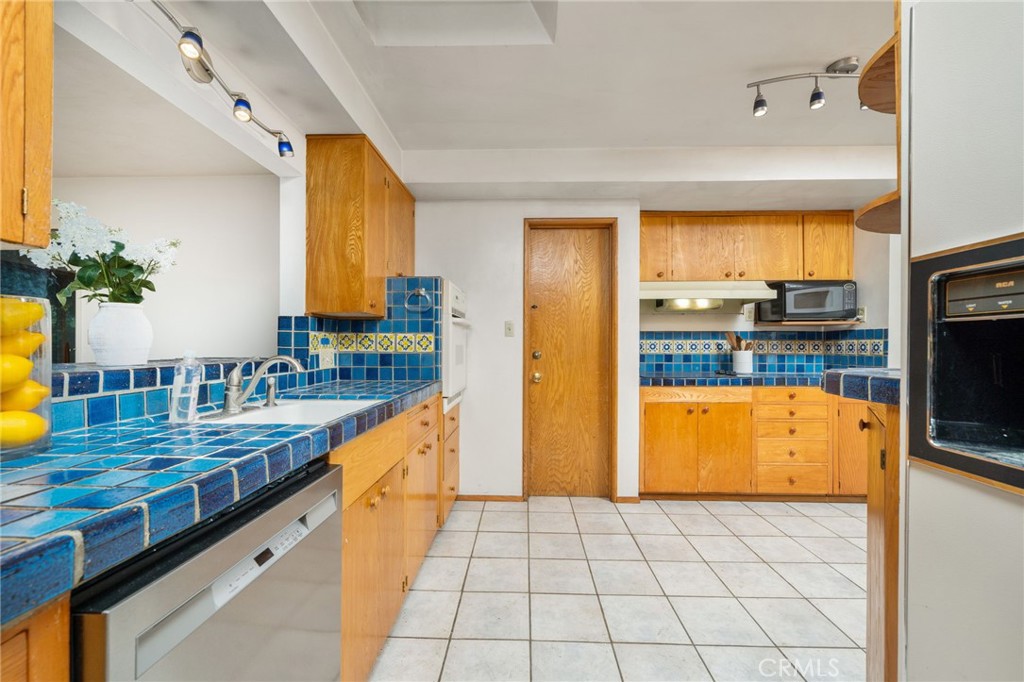 644 W 10th Street