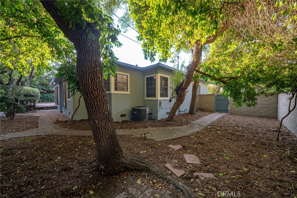 644 W 10th Street