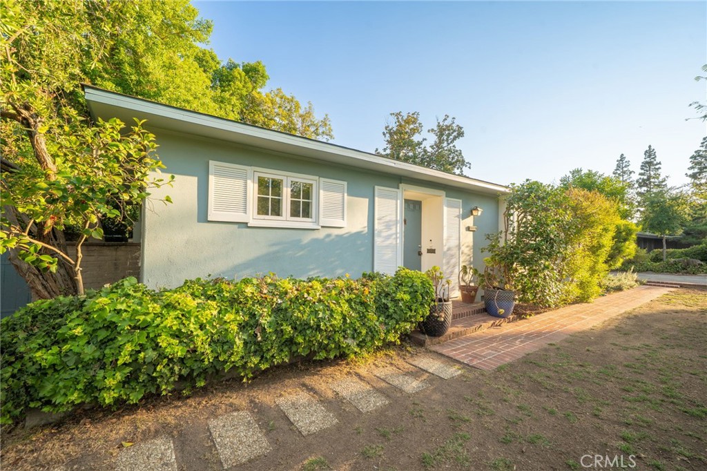 644 W 10th Street