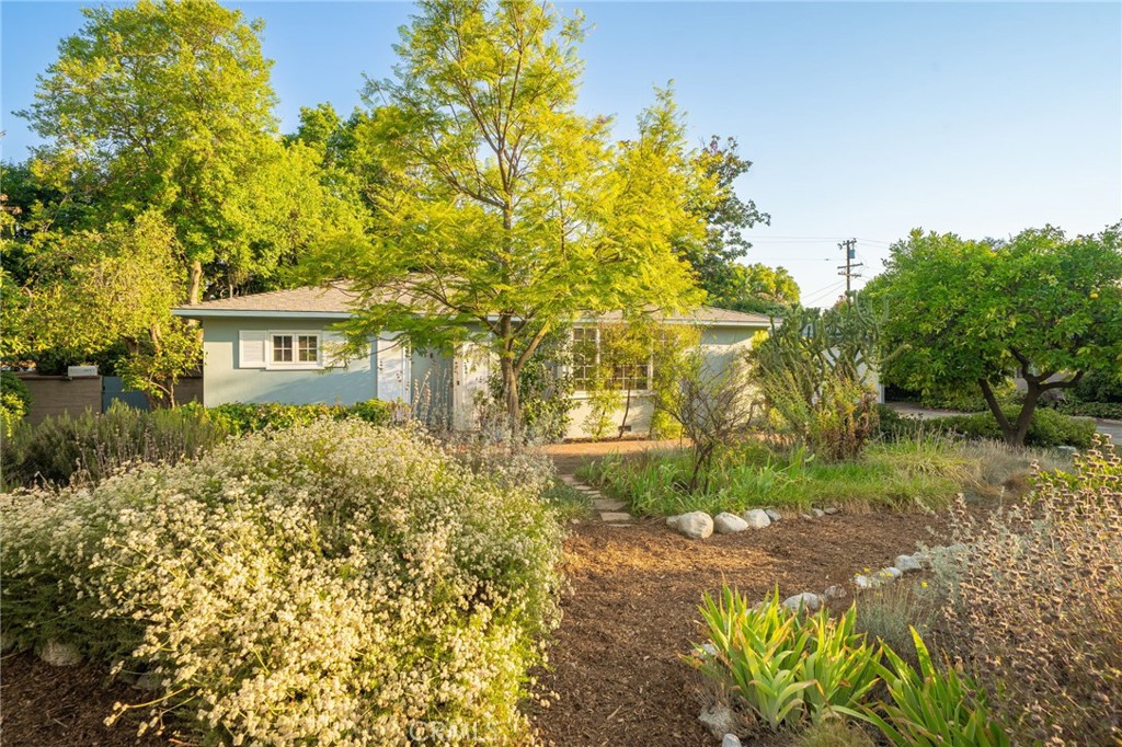 644 W 10th Street