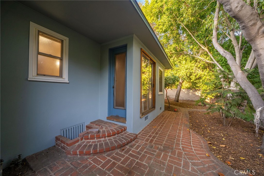 644 W 10th Street