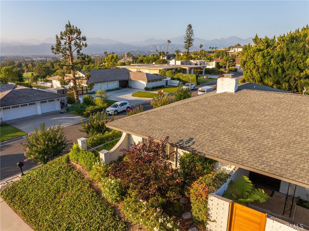 2409 Crescent View Drive