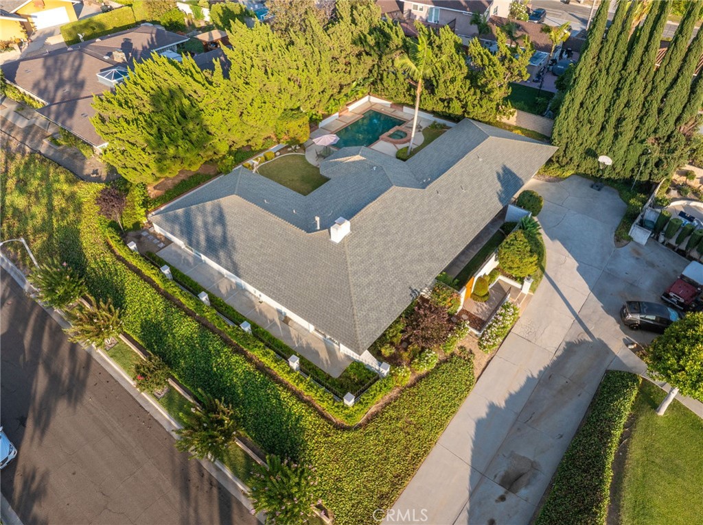 2409 Crescent View Drive