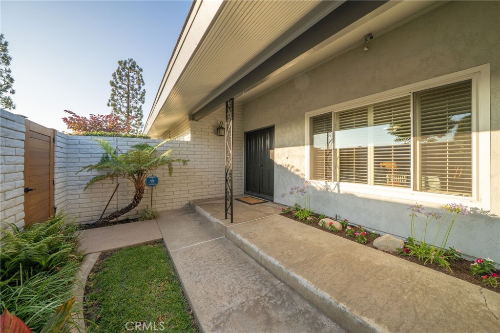 2409 Crescent View Drive