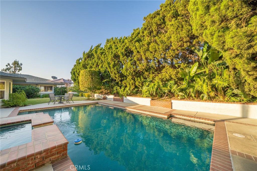 2409 Crescent View Drive