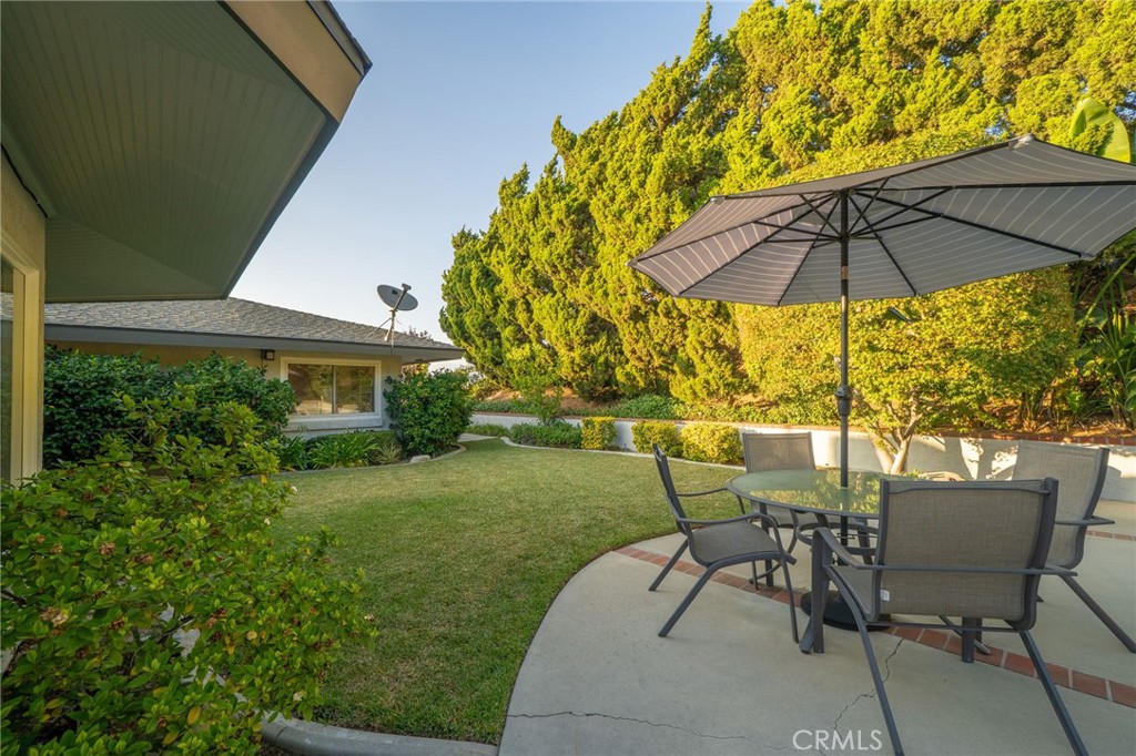 2409 Crescent View Drive