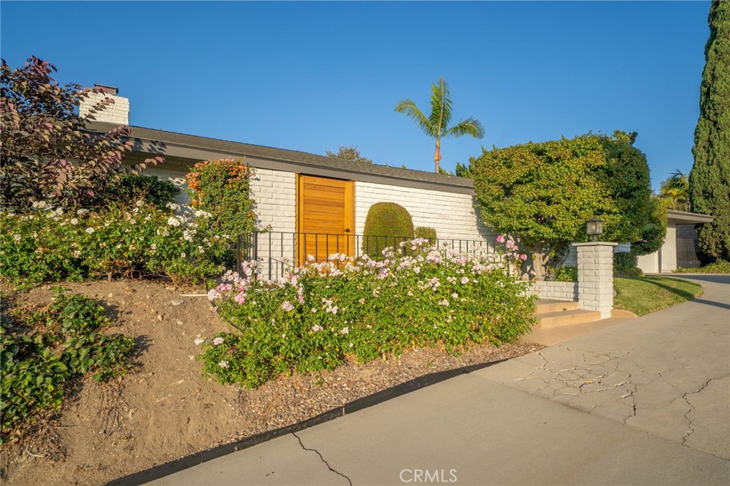 2409 Crescent View Drive