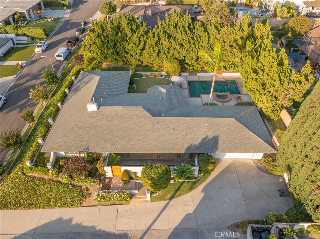 2409 Crescent View Drive