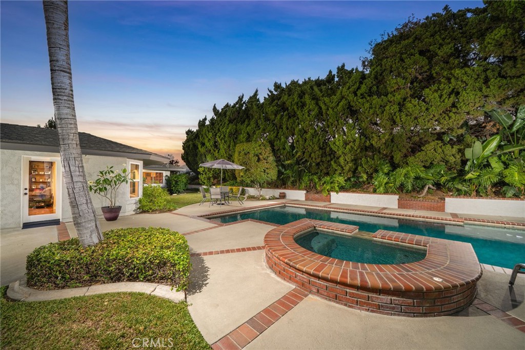 2409 Crescent View Drive