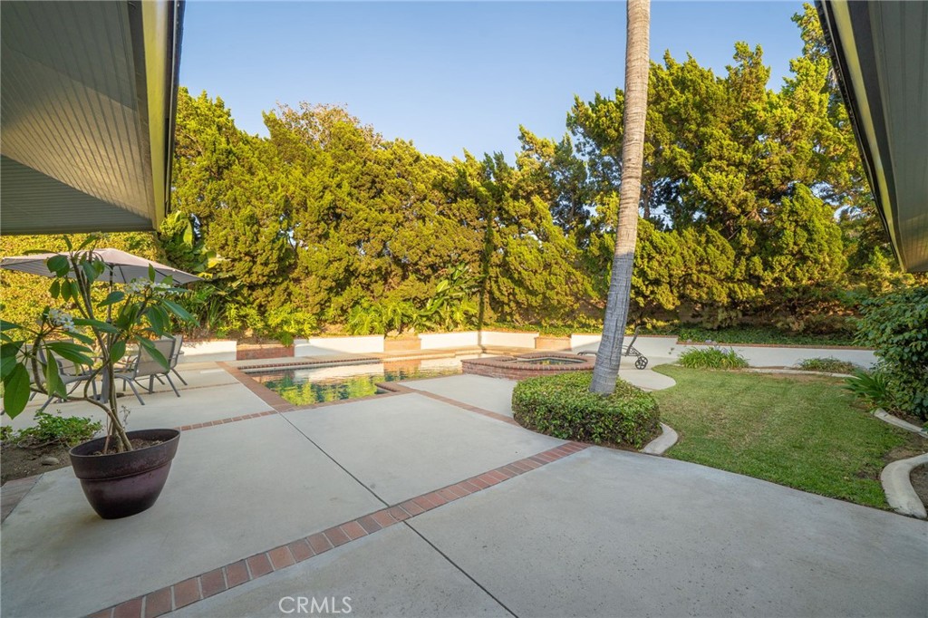 2409 Crescent View Drive