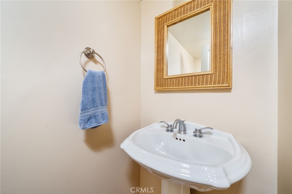 2409 Crescent View Drive