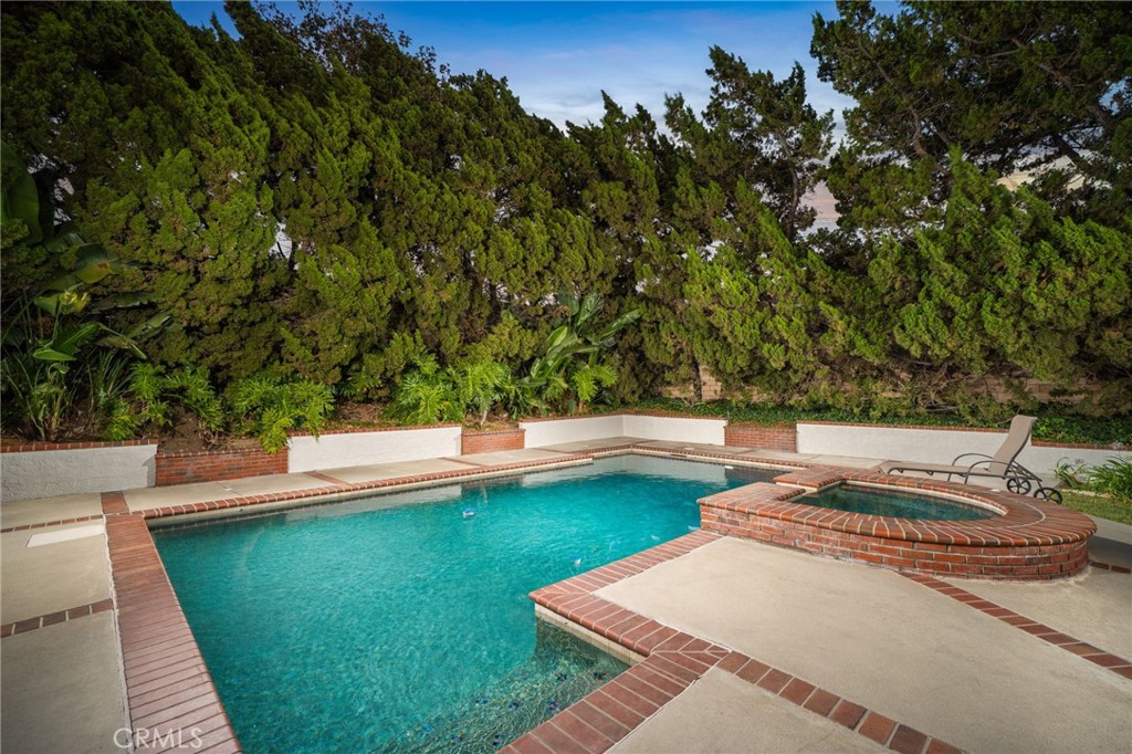 2409 Crescent View Drive