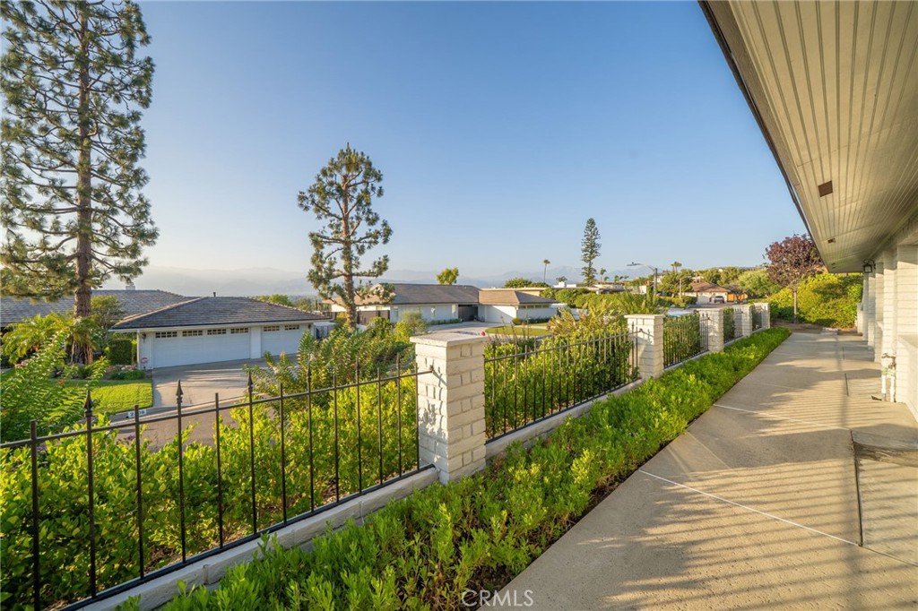 2409 Crescent View Drive