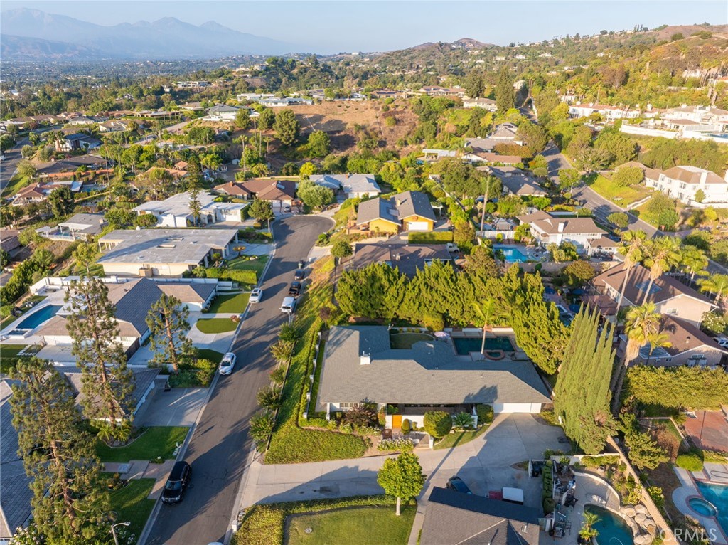 2409 Crescent View Drive