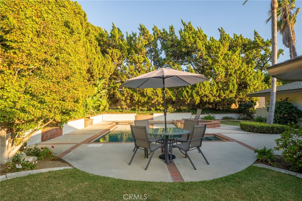 2409 Crescent View Drive