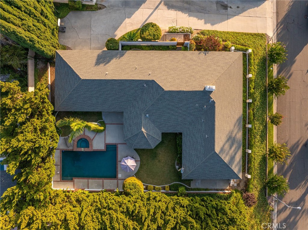 2409 Crescent View Drive