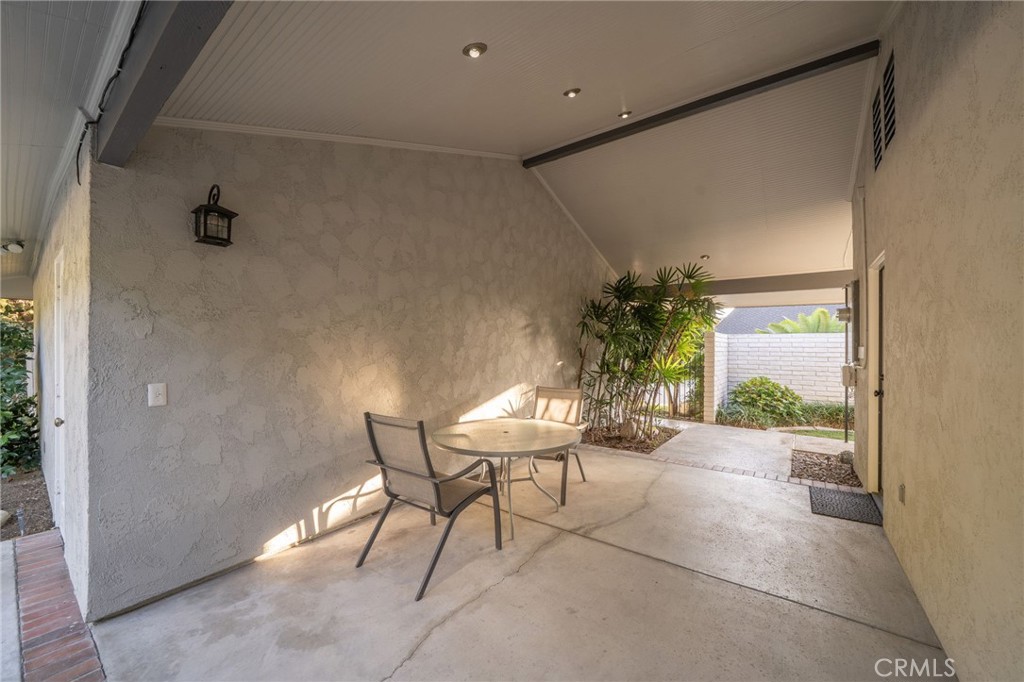 2409 Crescent View Drive