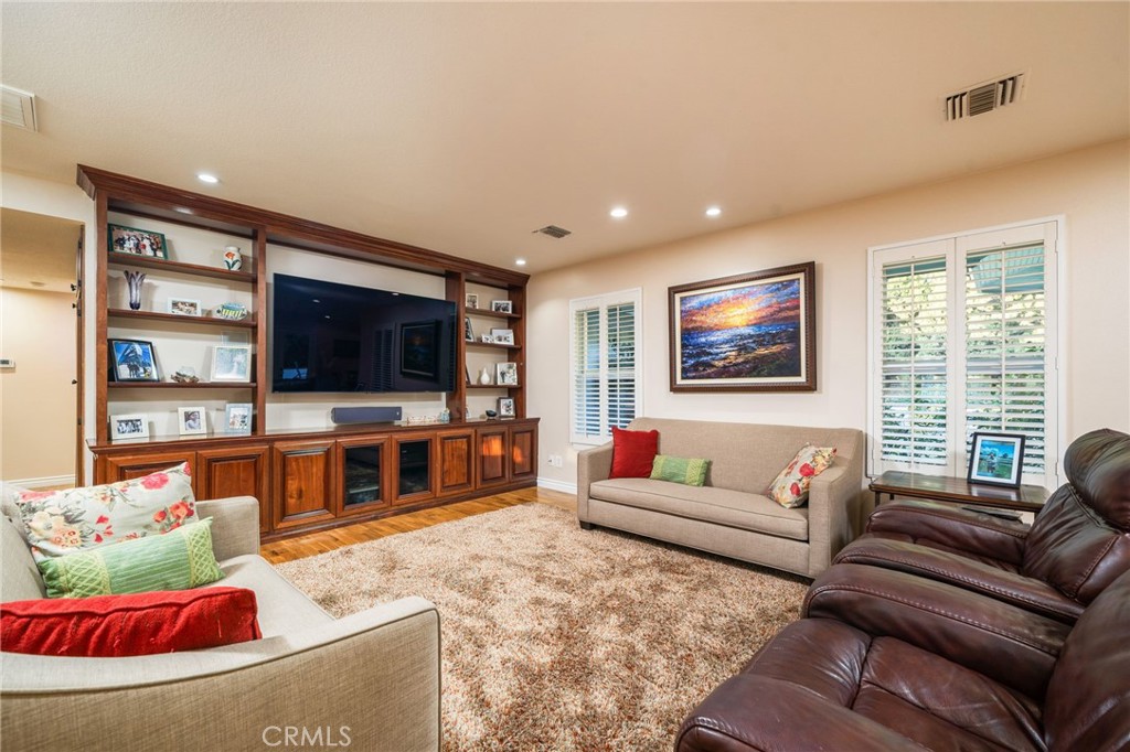 2409 Crescent View Drive