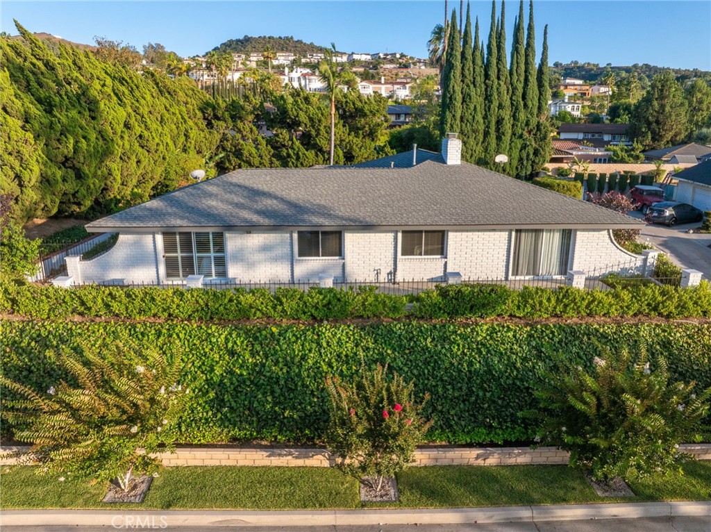 2409 Crescent View Drive