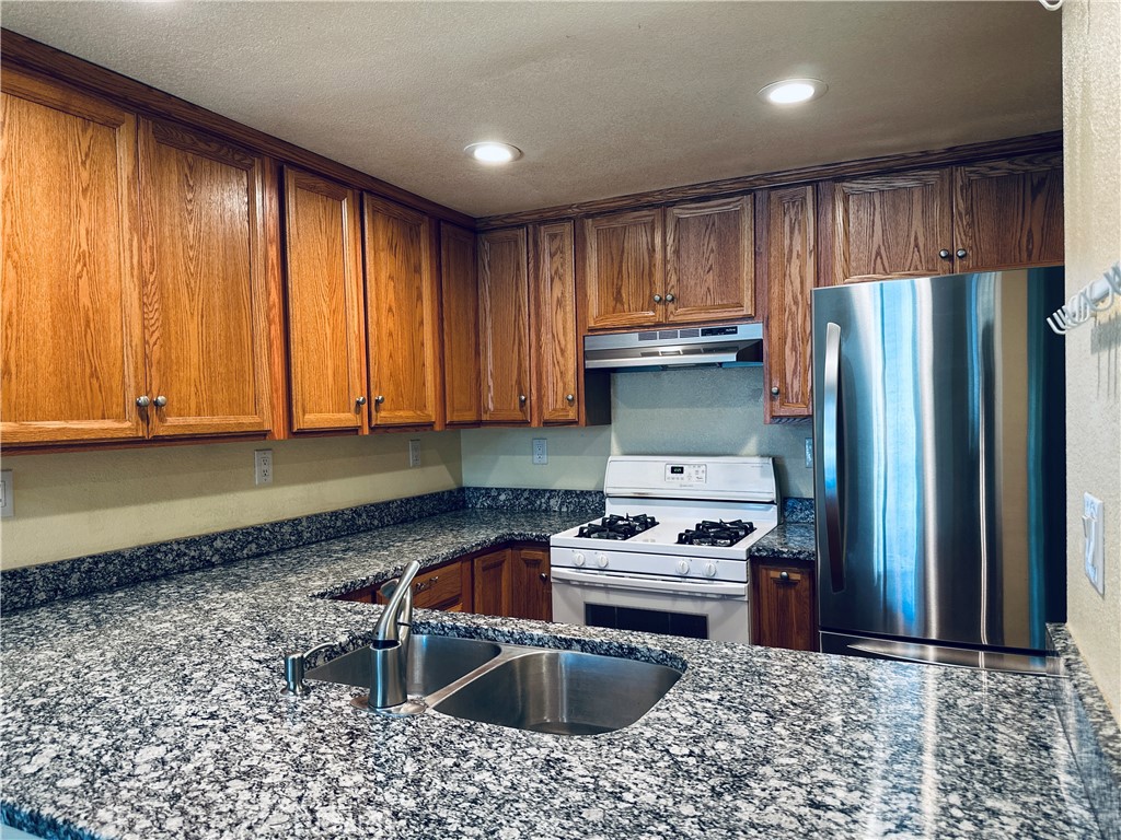 2003 S Mountain Avenue 5