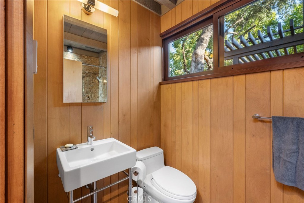 1343 Via Zurita Street