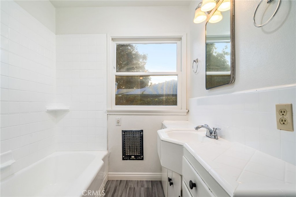 555 W 9th Street