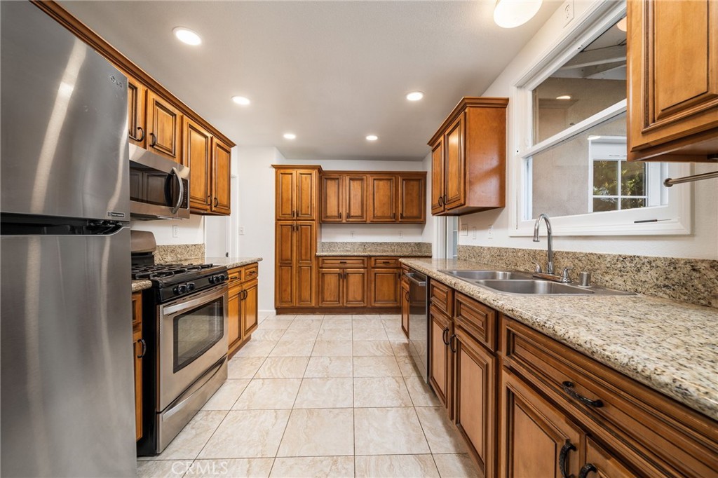 555 W 9th Street