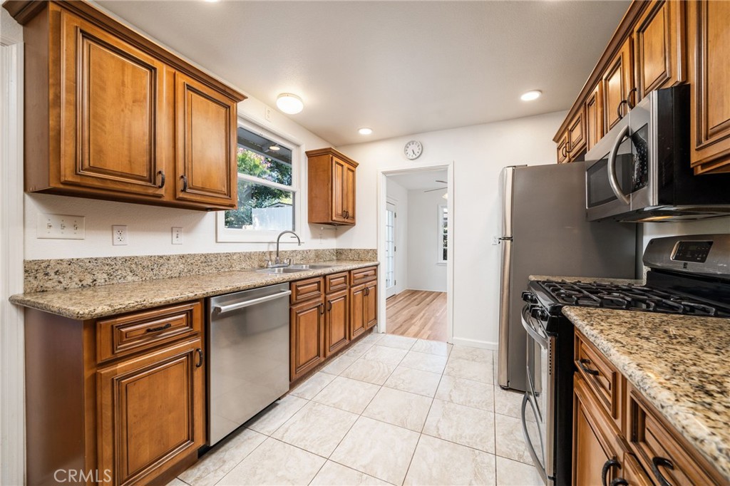 555 W 9th Street