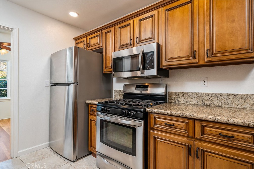 555 W 9th Street