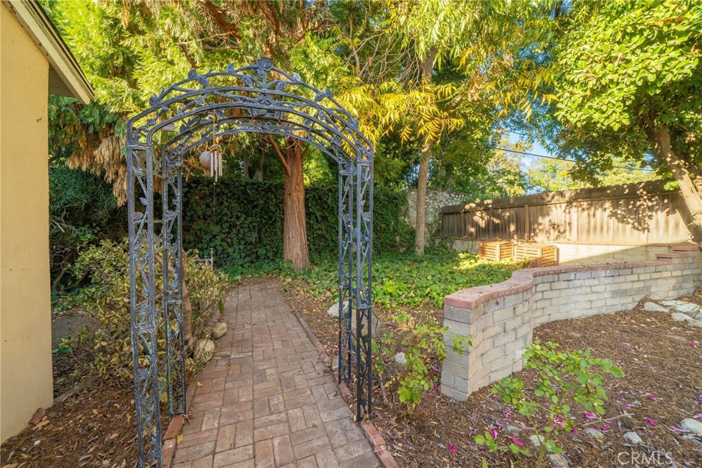 555 W 9th Street
