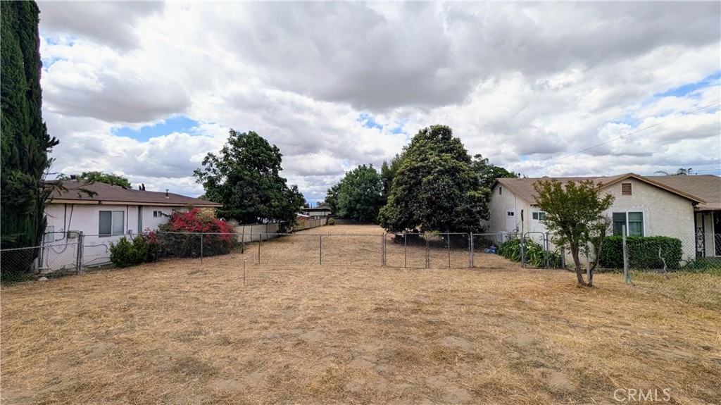 220 E Francis