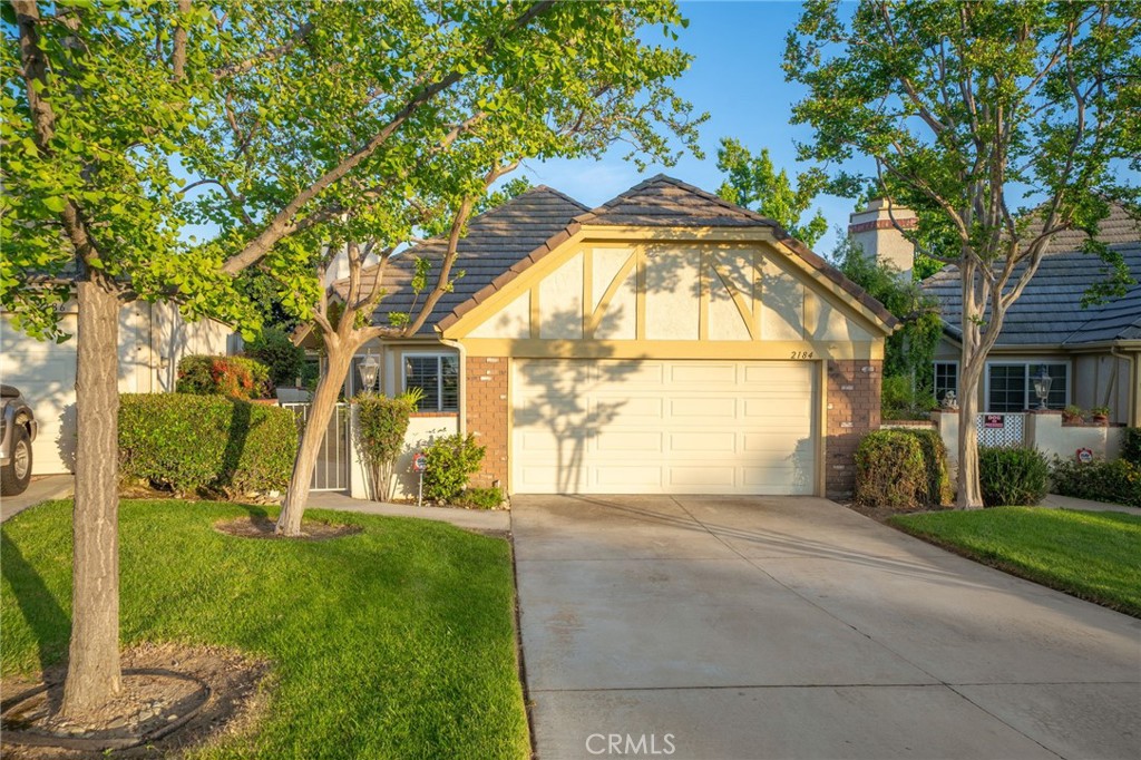 2184 Paris Circle