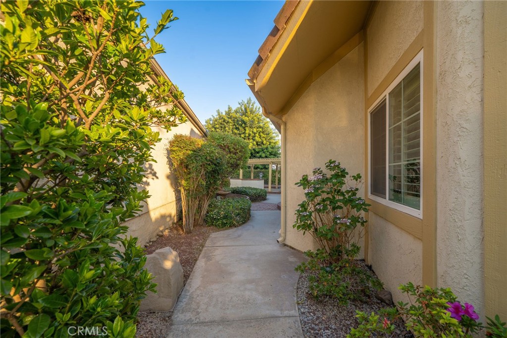 2184 Paris Circle
