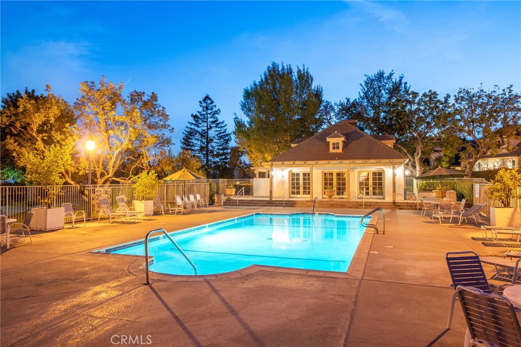 2184 Paris Circle