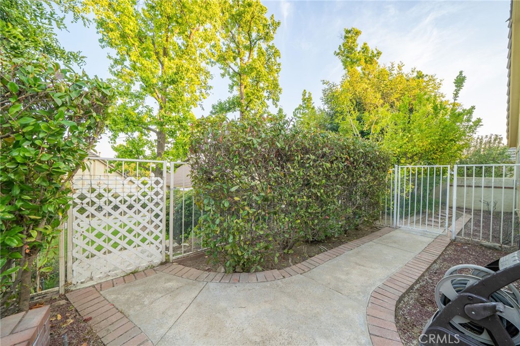 2184 Paris Circle