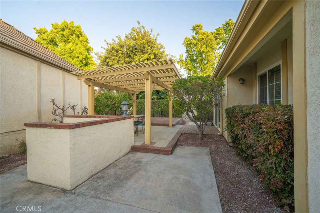 2184 Paris Circle