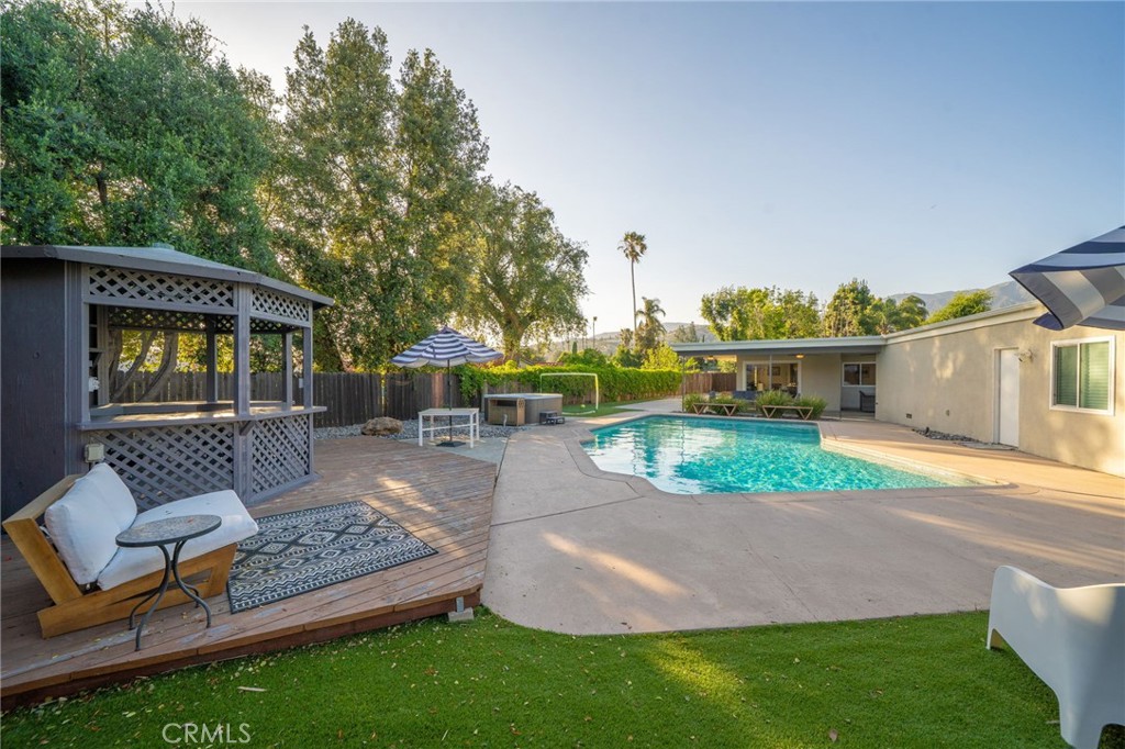2129 N San Marcos Place