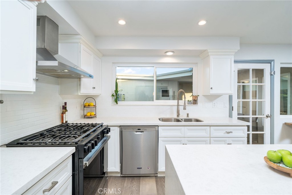 2129 N San Marcos Place