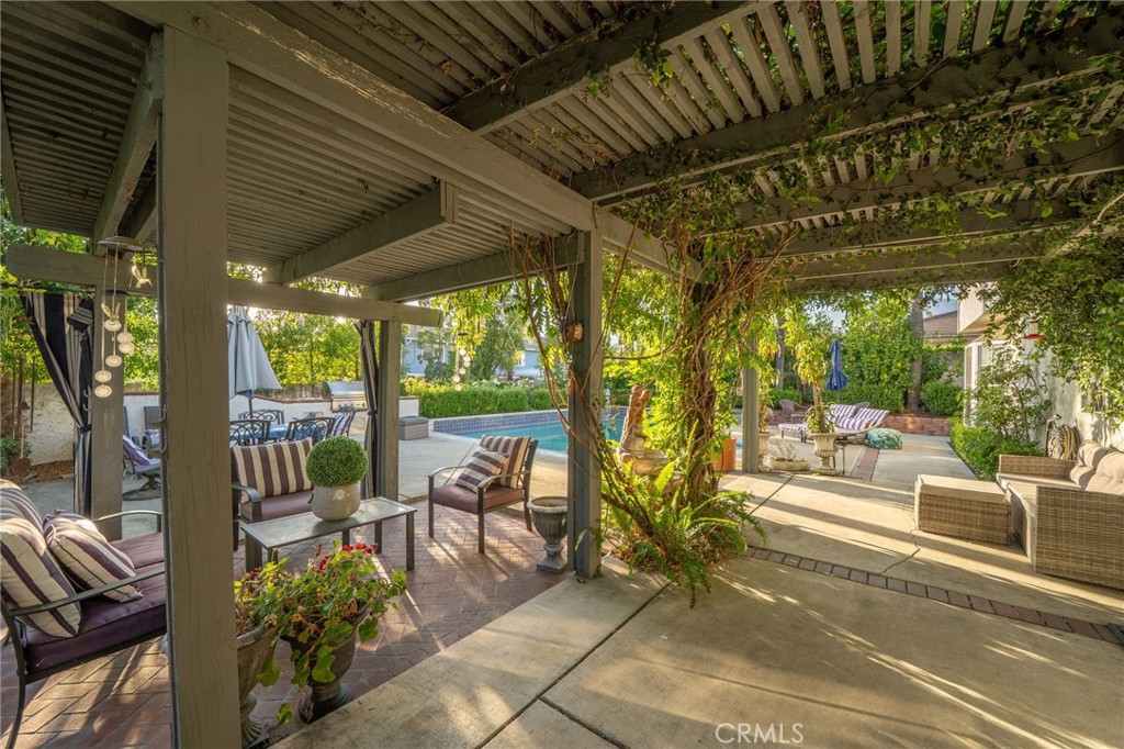 1935 Lassen Avenue