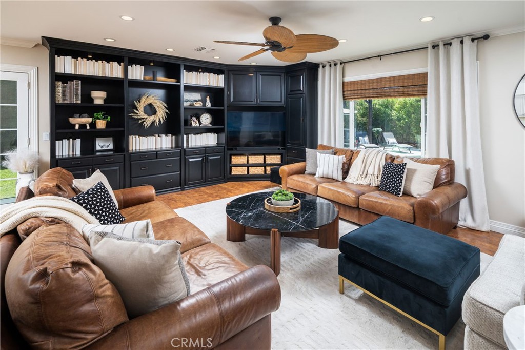 280 E Miramar